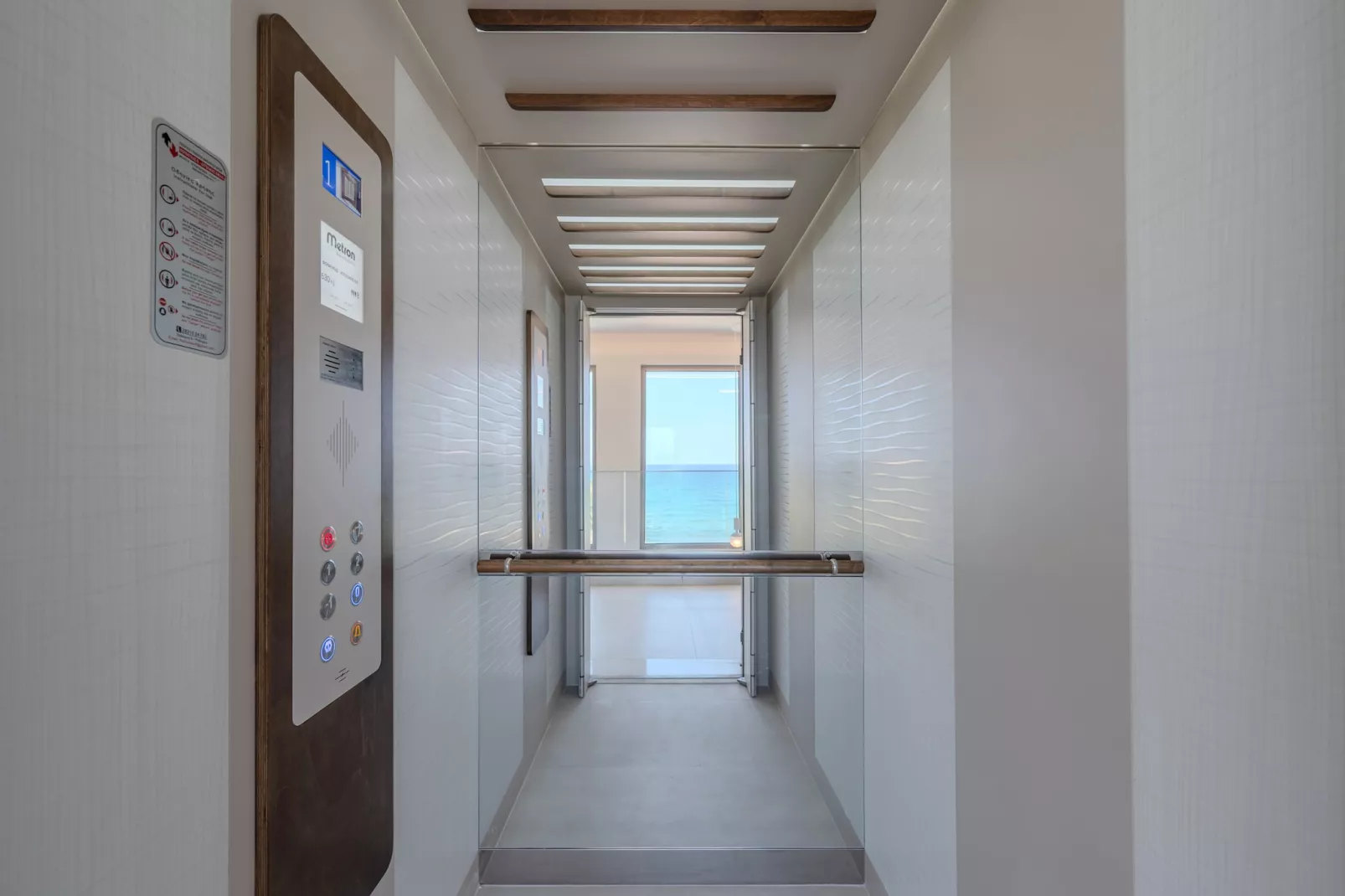 ArtCotel Luxury Villa-Landing