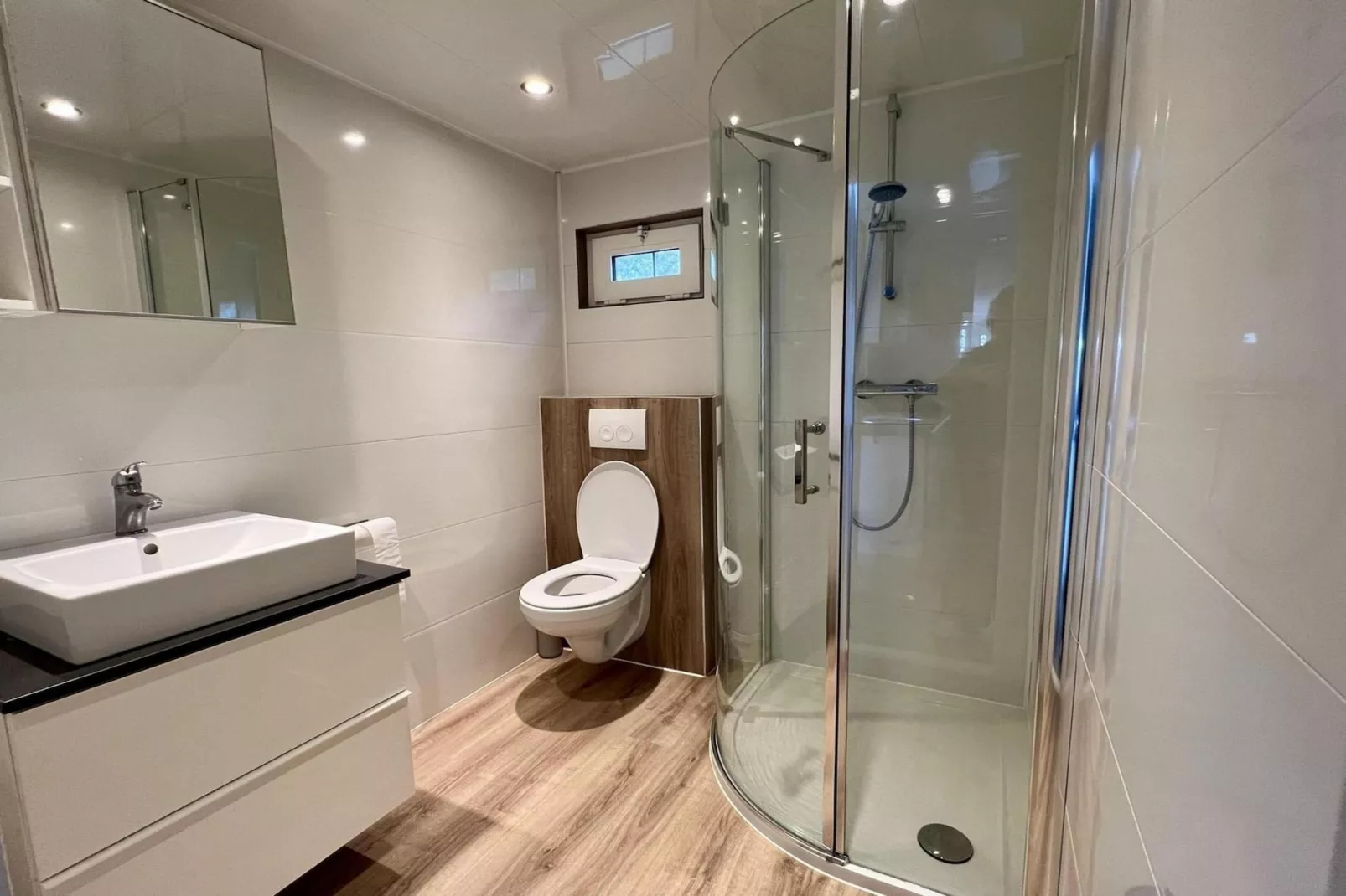 Campanula 208-Bathroom