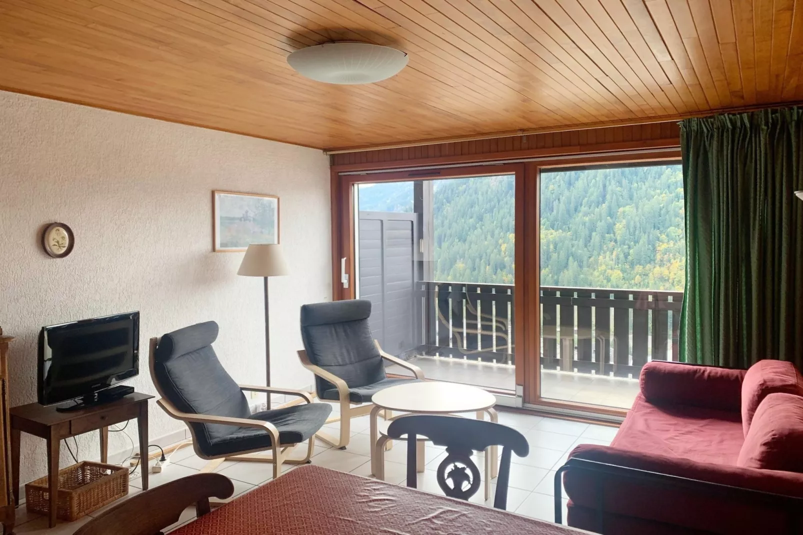 Chatellan CTA9 CENTER & TELECABINE 5 Pers.-Living room