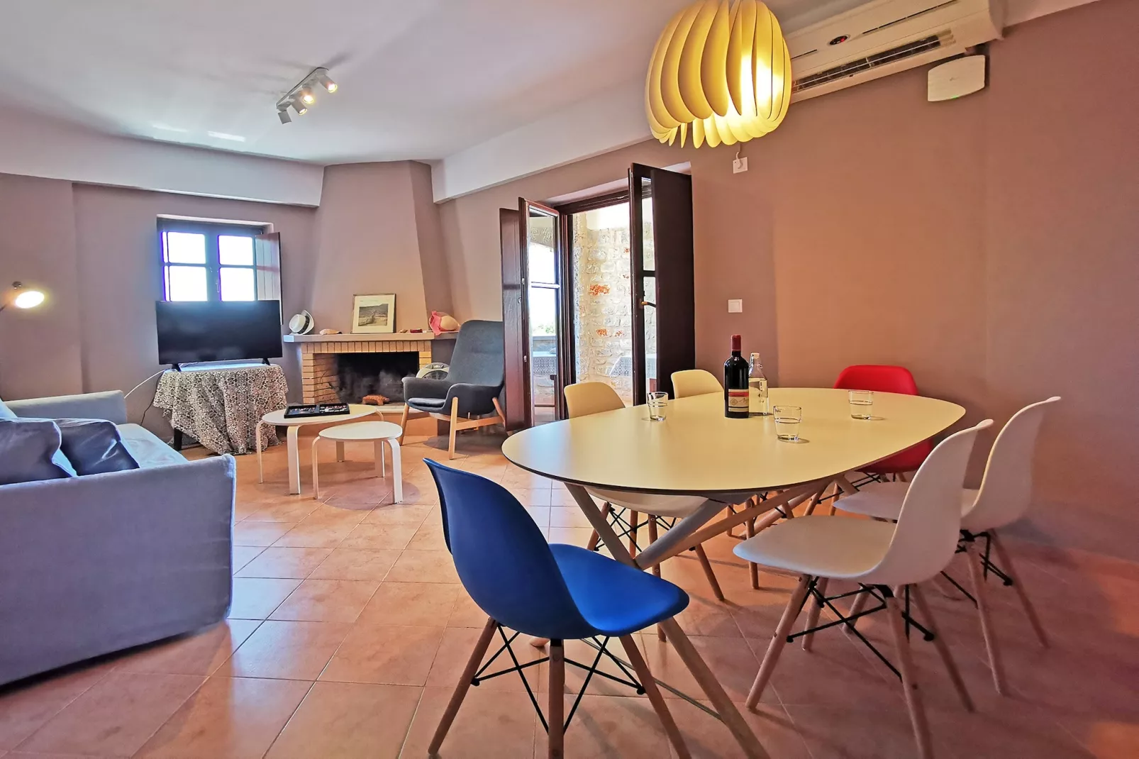 Anaroussa Diros Maisonette-Dining room