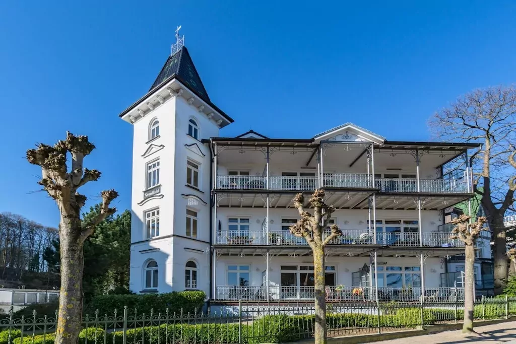 384665-Nicht getaggt
