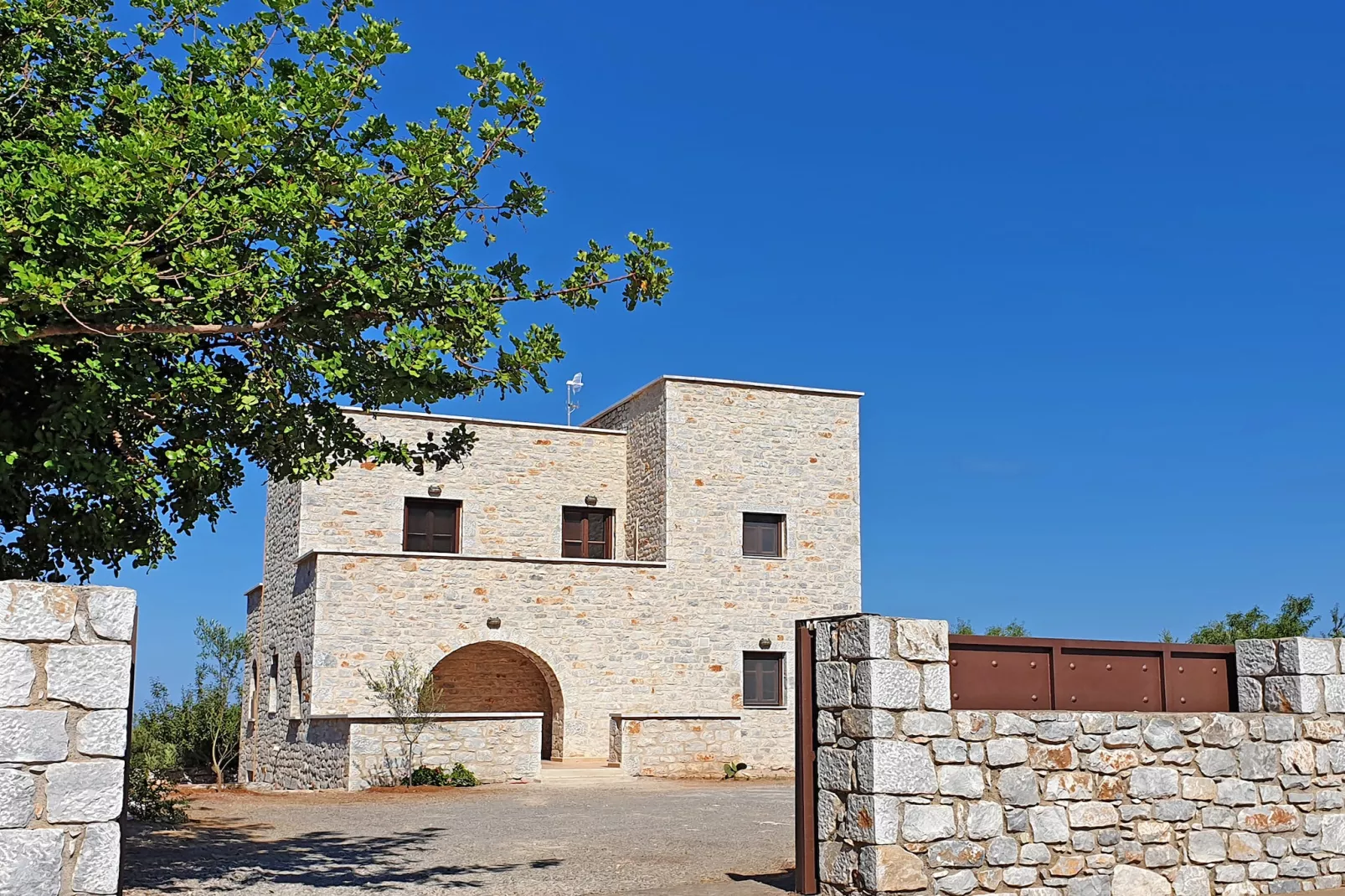 Anaroussa Diros Maisonette-Outdoor