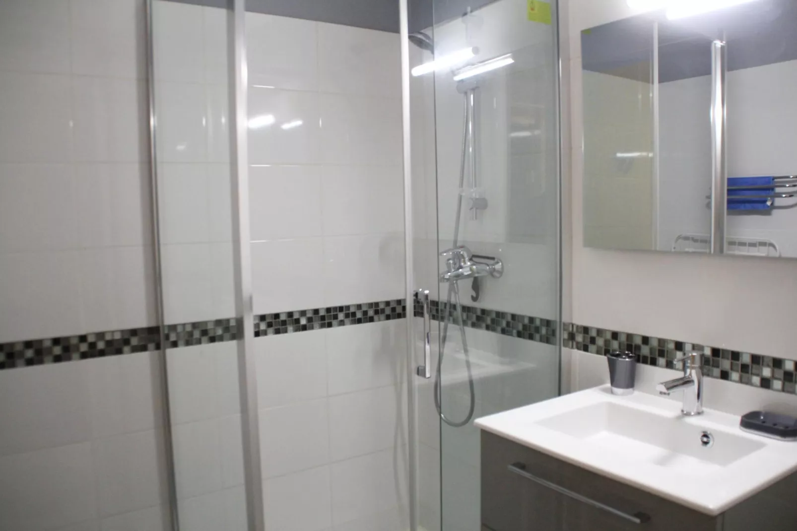RESIDENCE RSA4 SWIMMING POOL & CENTER 6 pers.-Bathroom
