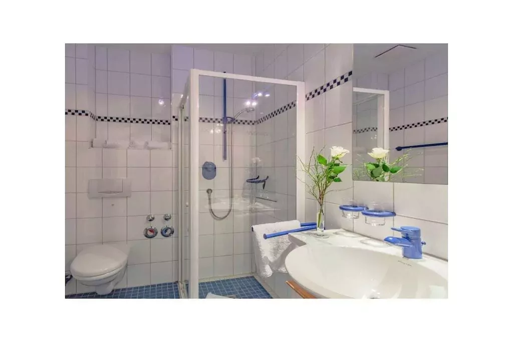 384665-Nicht getaggt