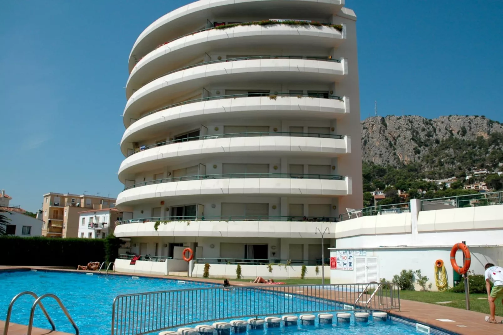 MEDES PARK II 4-2-Pool