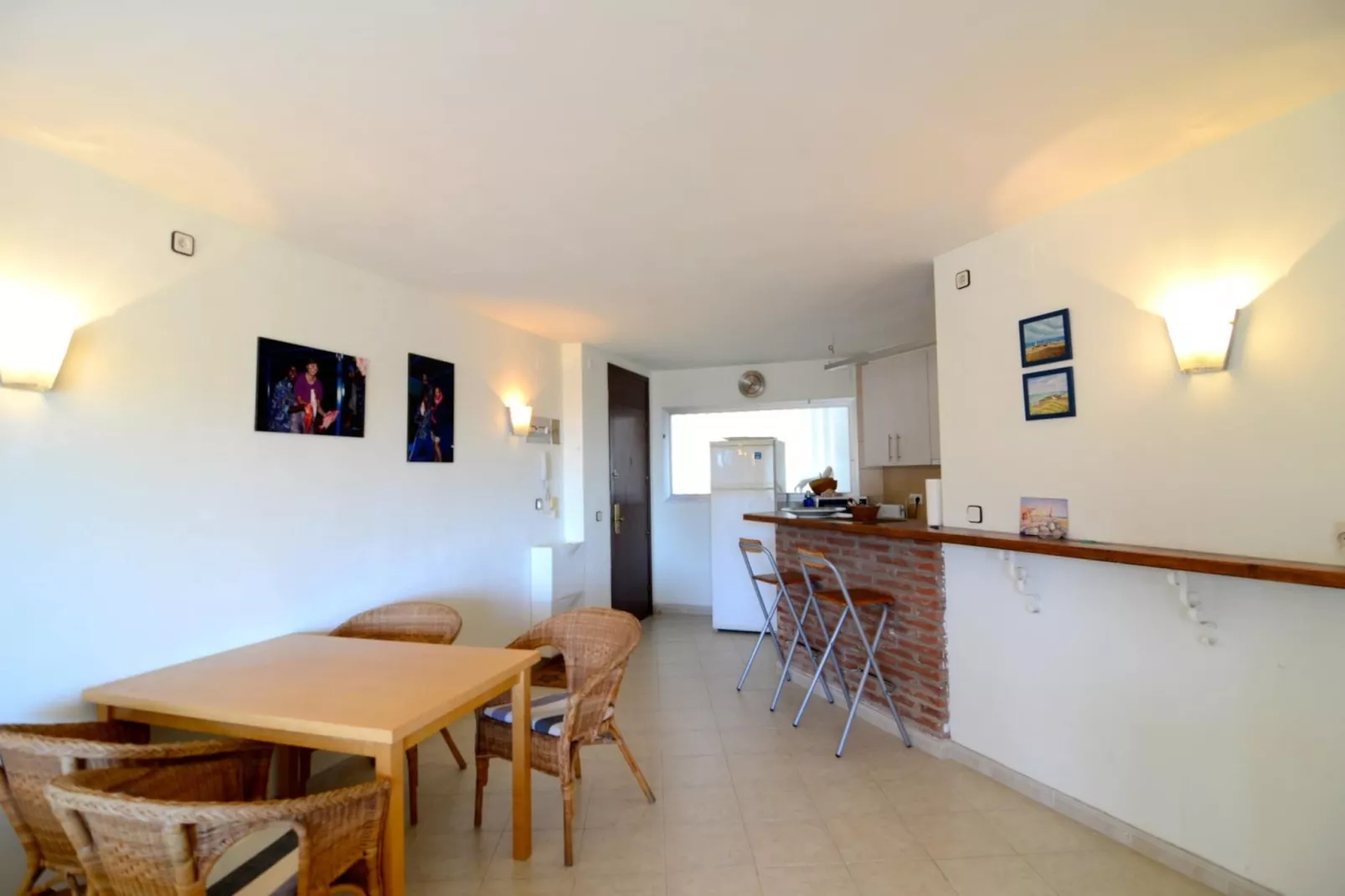 MEDES PARK II 4-2-Dining room