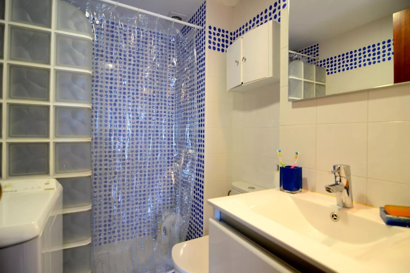 MEDES PARK II 4-2-Bathroom