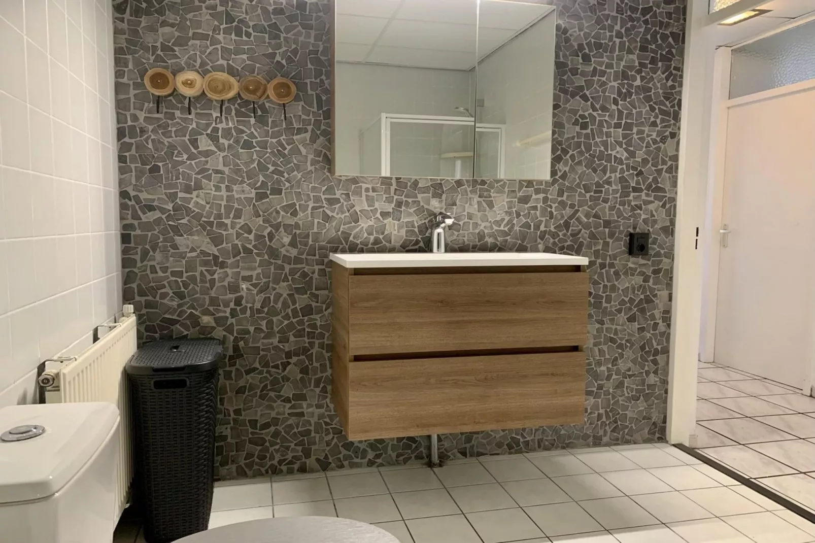 Beach 15-2-Badezimmer