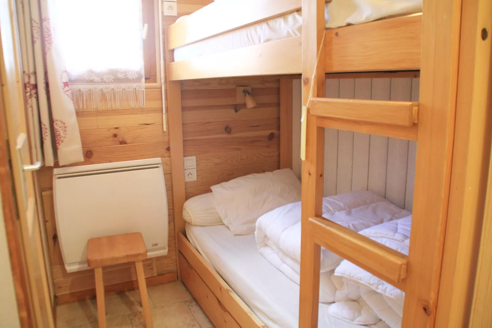 Christina CR12 FAMILY & QUIET 4 Pers.-Chambre