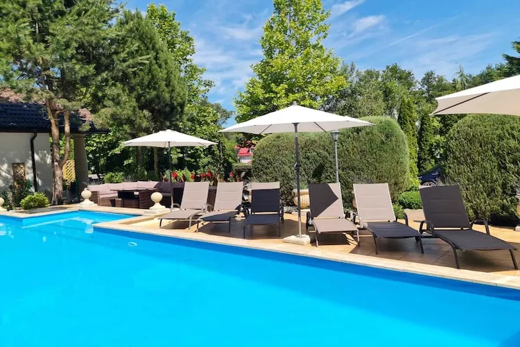 Luksusowy dom wakacyjny dla 10 osób w Trzęsaczu-Piscine