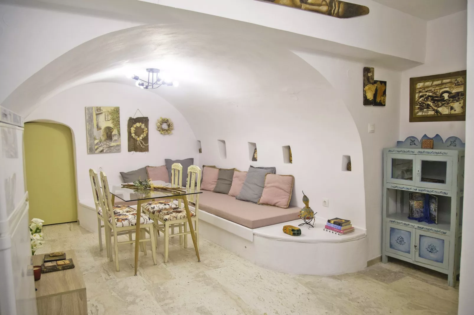 Areopolis Art Apartment-Living room