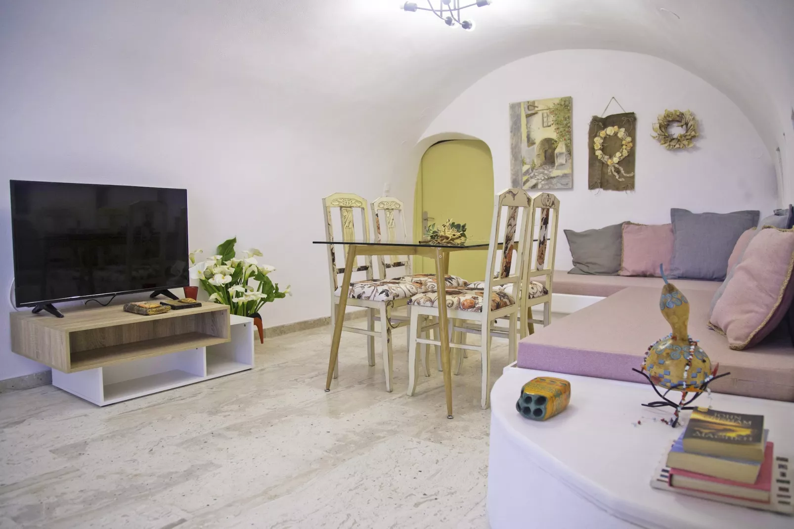 Areopolis Art Apartment-Living room