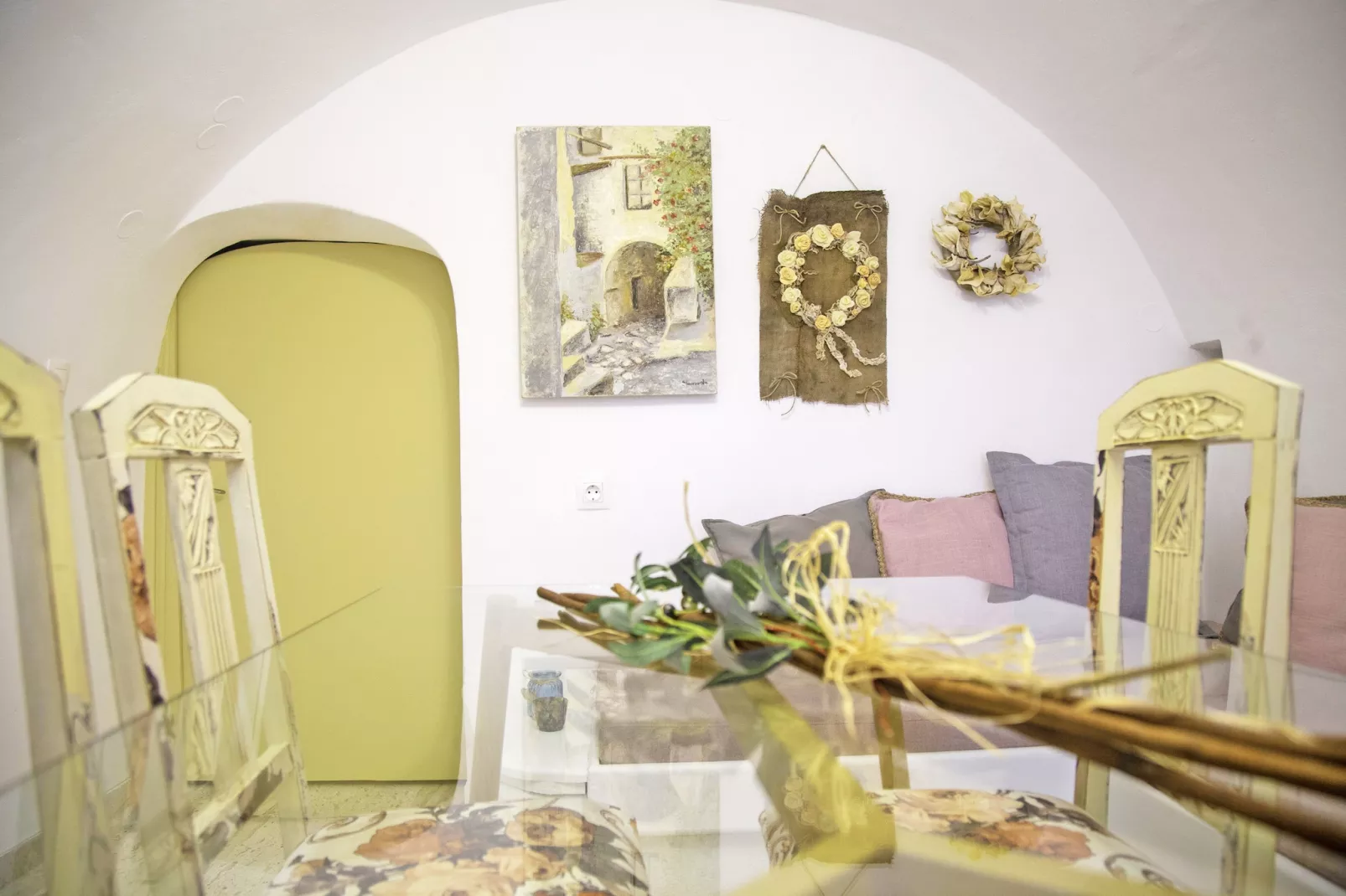 Areopolis Art Apartment-Living room