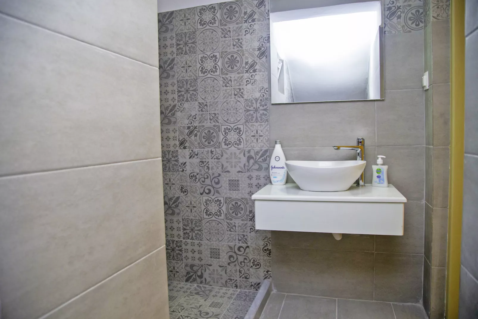 Areopolis Art Apartment-Bathroom