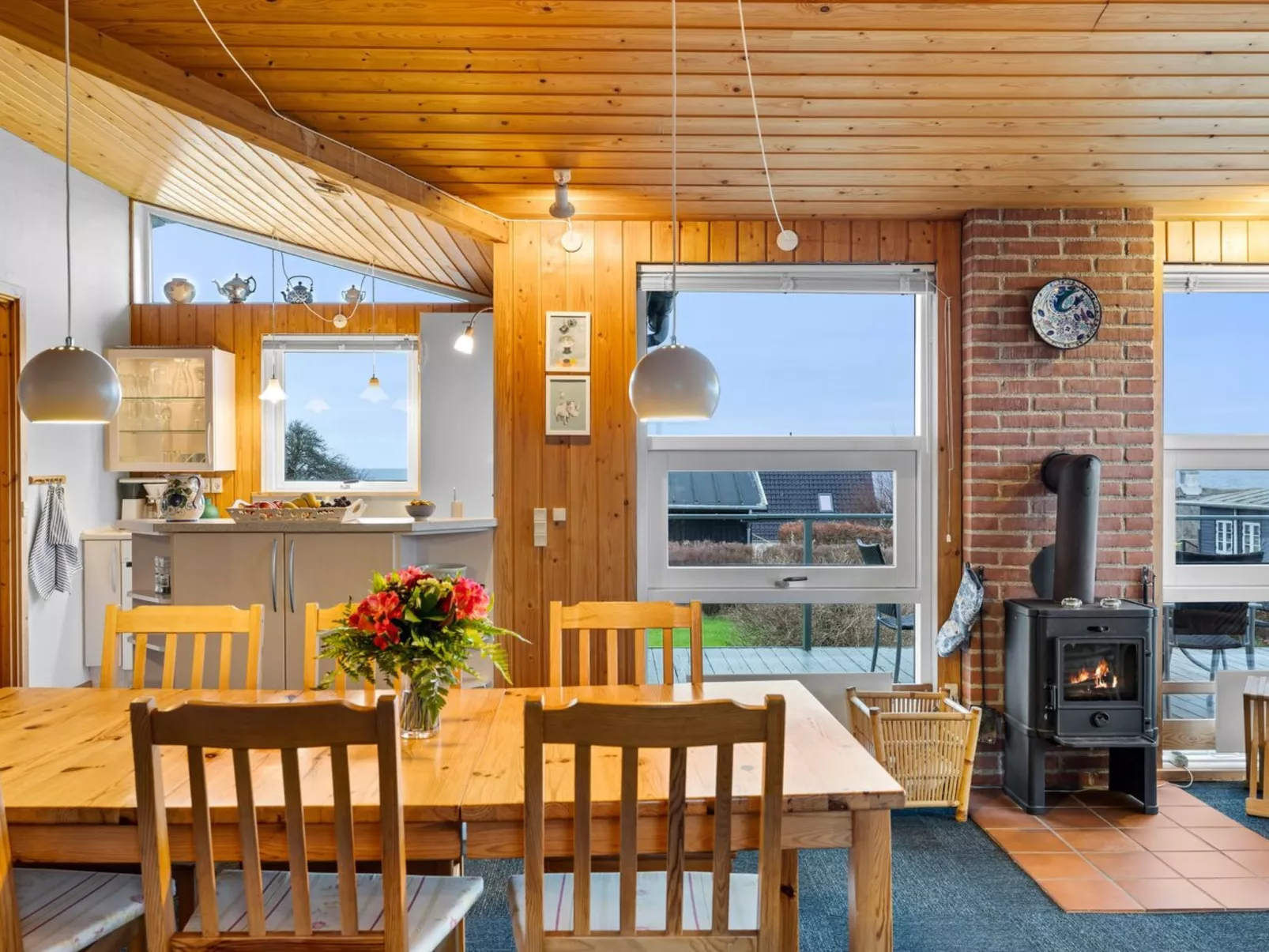 "Slava" - 75m from the sea-Drinnen