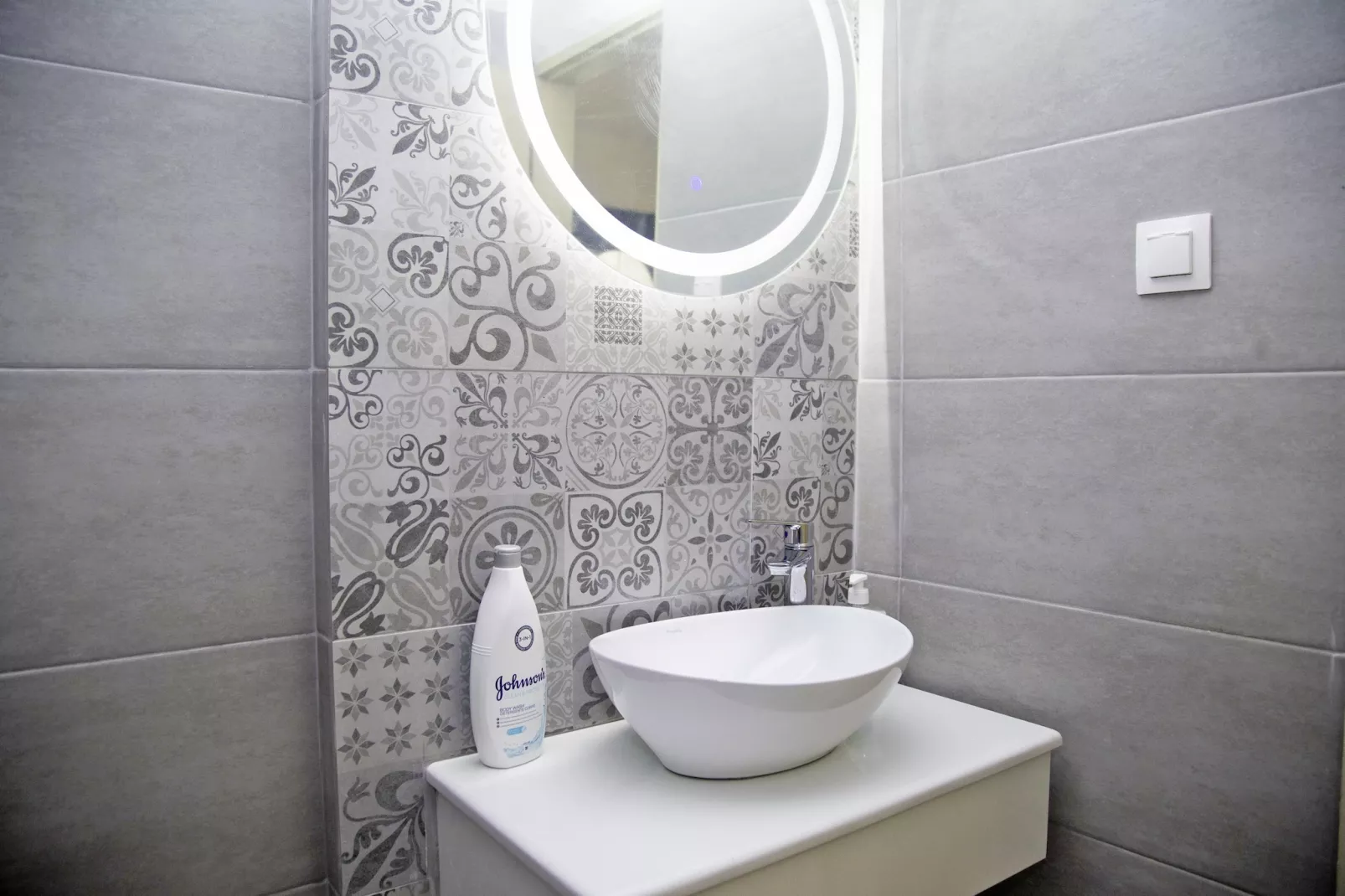 Areopolis Art Studio-Bathroom