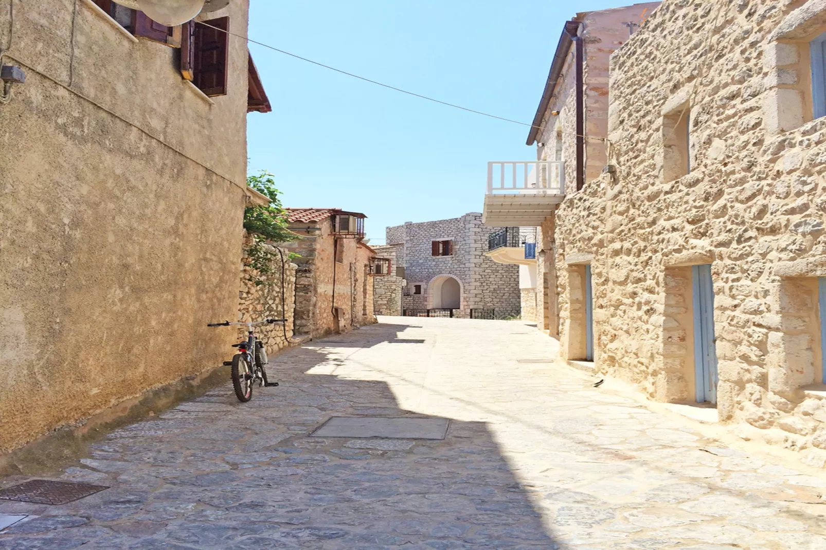 Areopolis Art Studio-Areas summer 1km