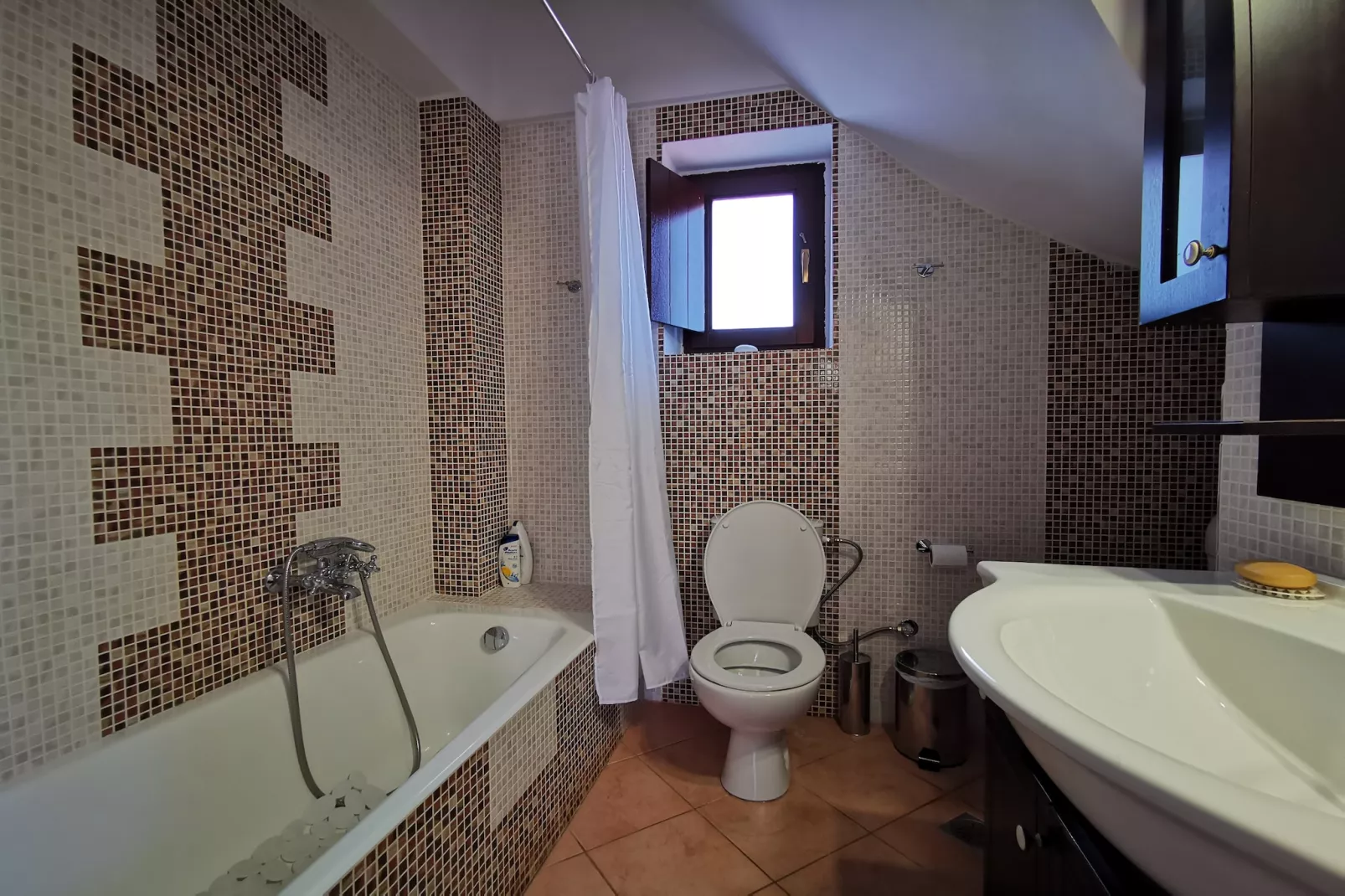 Anaroussa Diros Villa-Bathroom