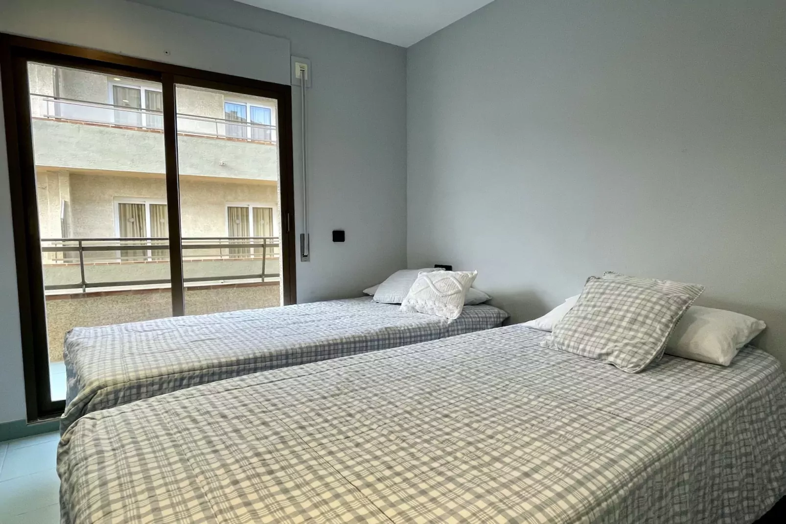 LA PINEDA I 1 3-6-Bedroom