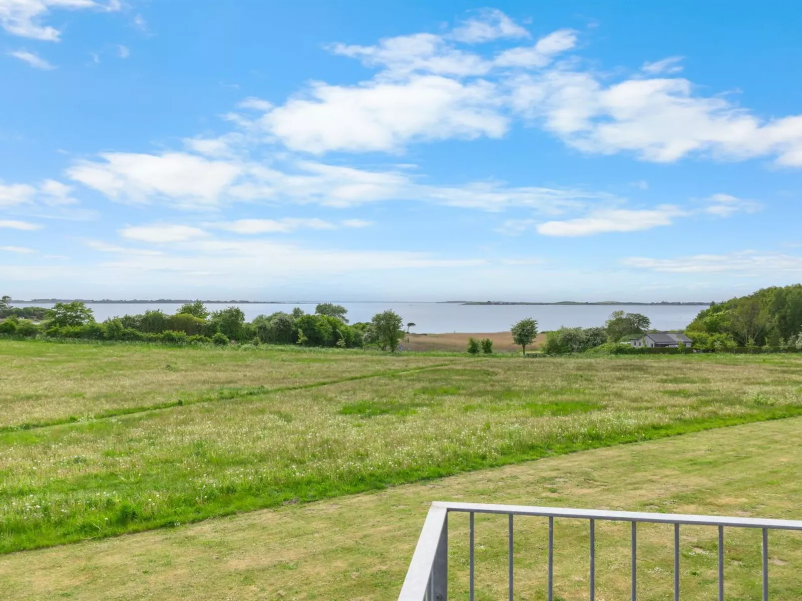 "Krum" - 300m from the sea-Draußen