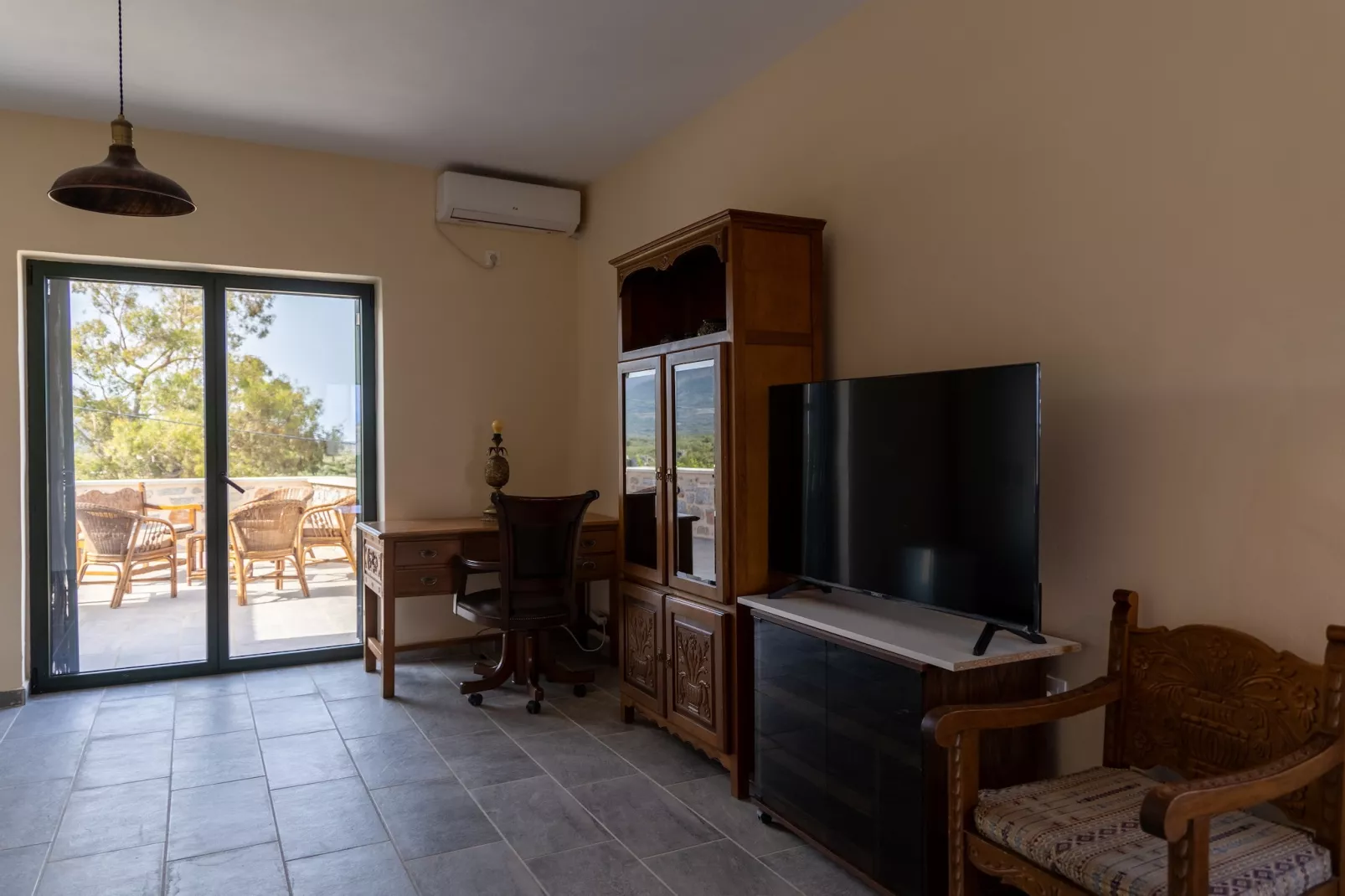 Mani Tsopakas Residences - Artsi Maisonette-Living room