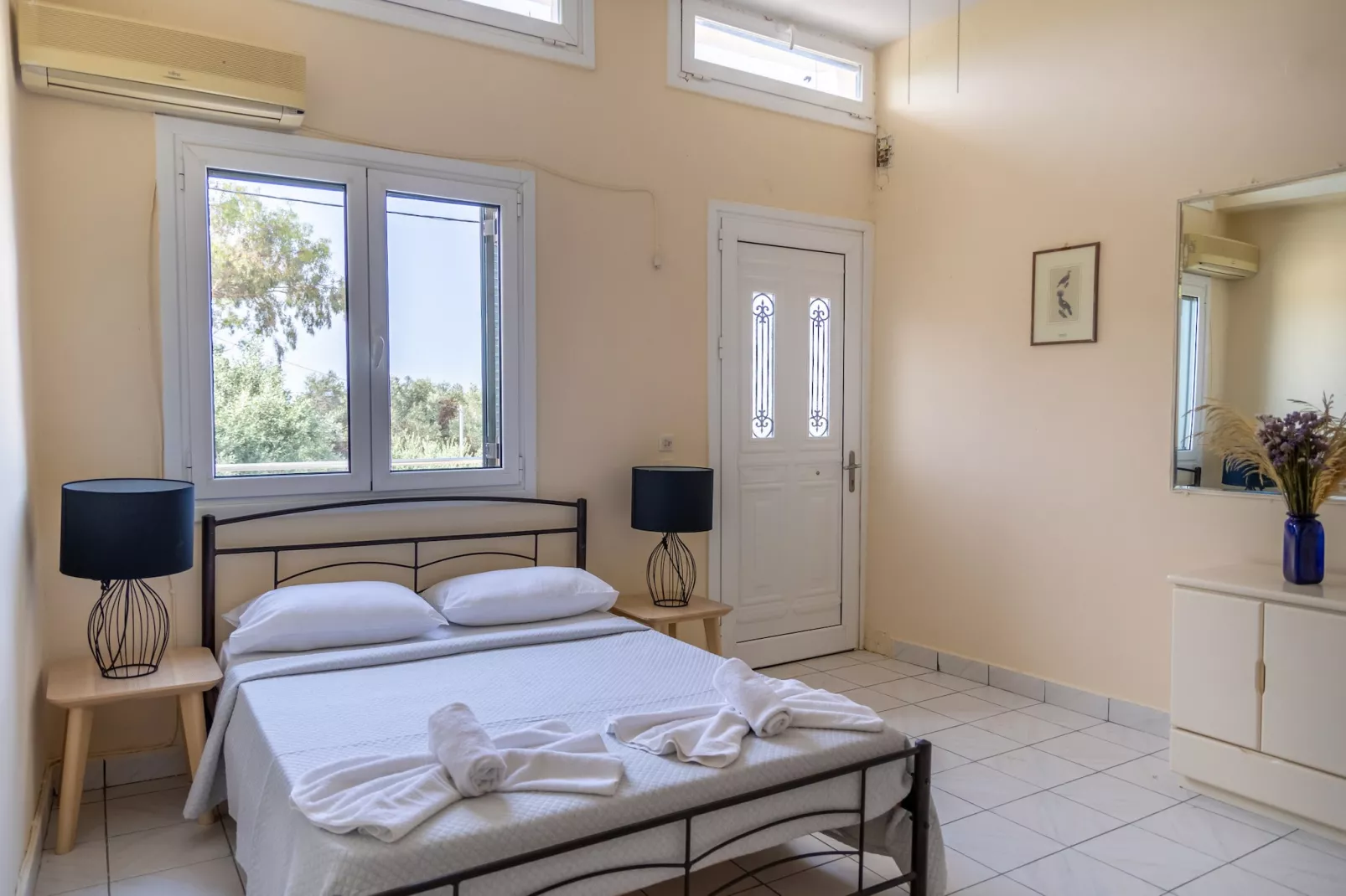 Mani Tsopakas Residences - Artsi Maisonette-Bedroom