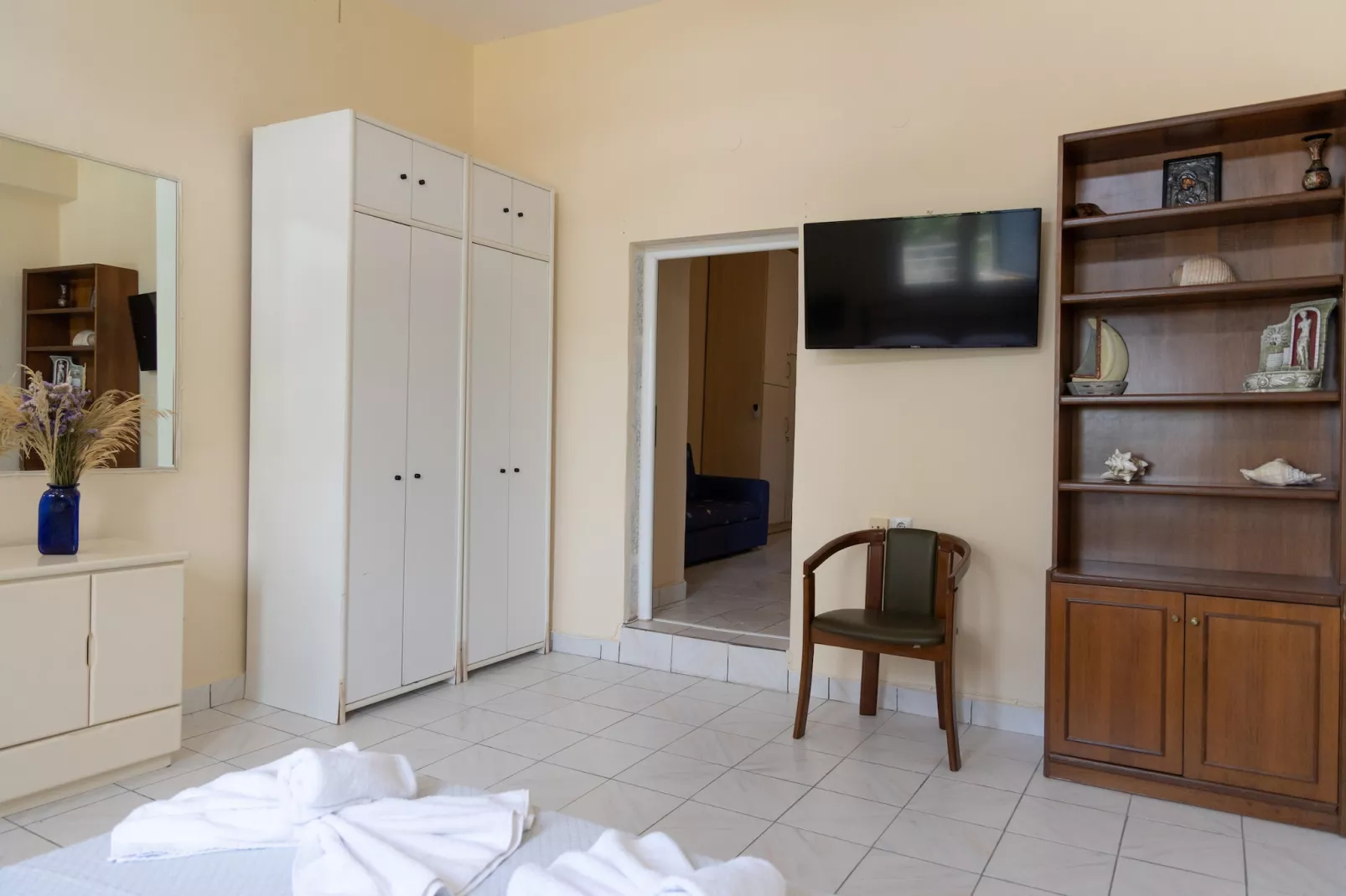 Mani Tsopakas Residences - Artsi Maisonette-Bedroom