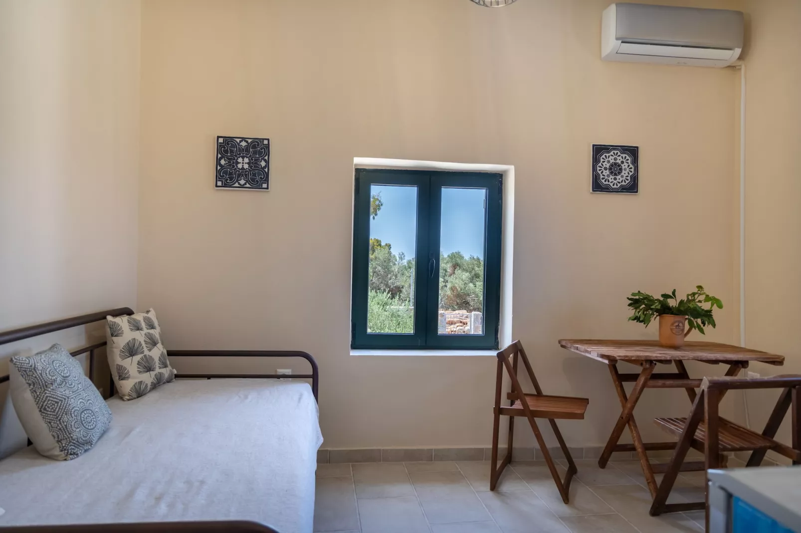 Mani Tsopakas Residences - Koudounopetra Apartment-Wohnzimmer