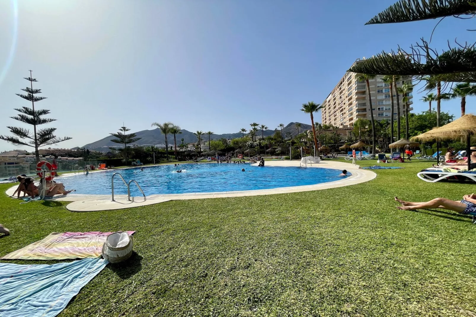 El Coloso de SteraM FLATS Benalmadena-Piscine