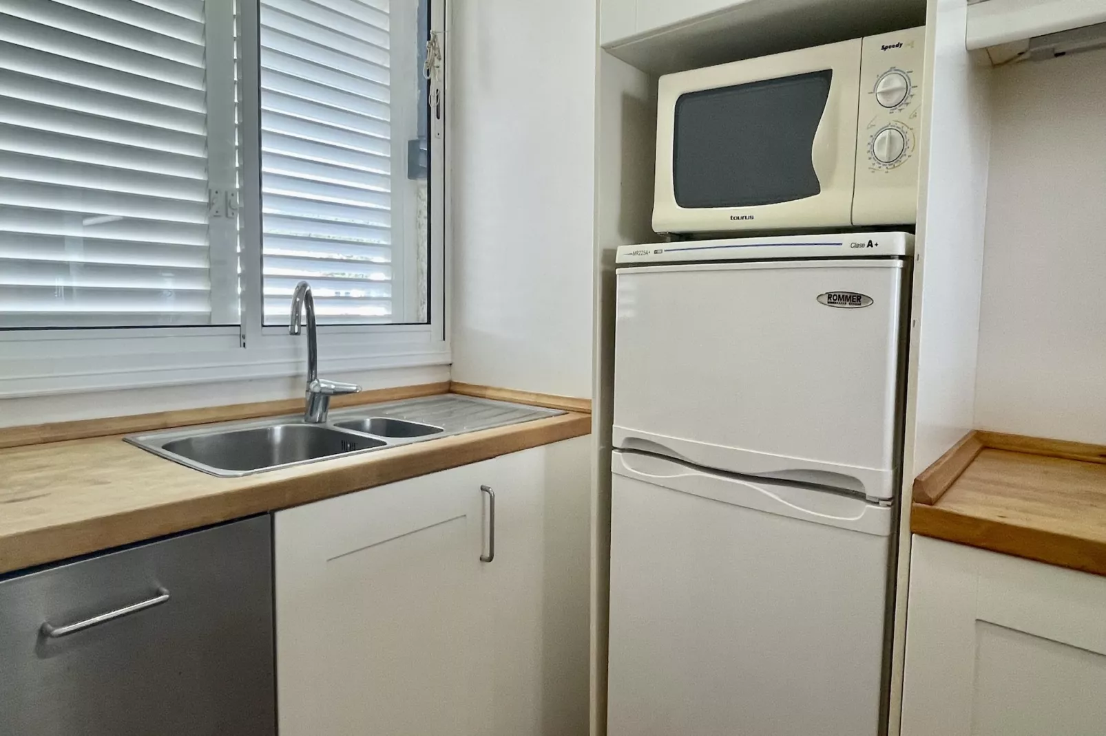CATALONIA 4-8-Kitchen