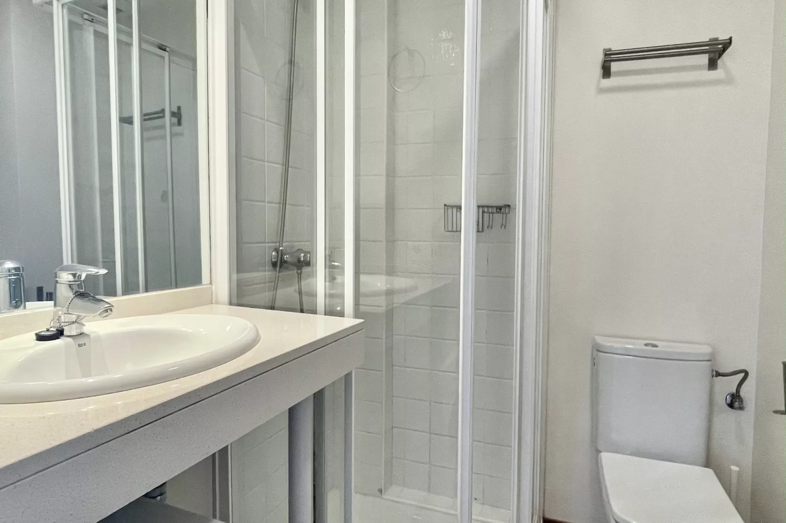 CATALONIA 4-8-Bathroom