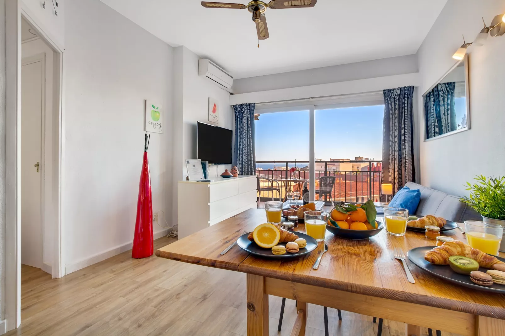 Solpor de SteraM FLATS Benalmadena-Esszimmer
