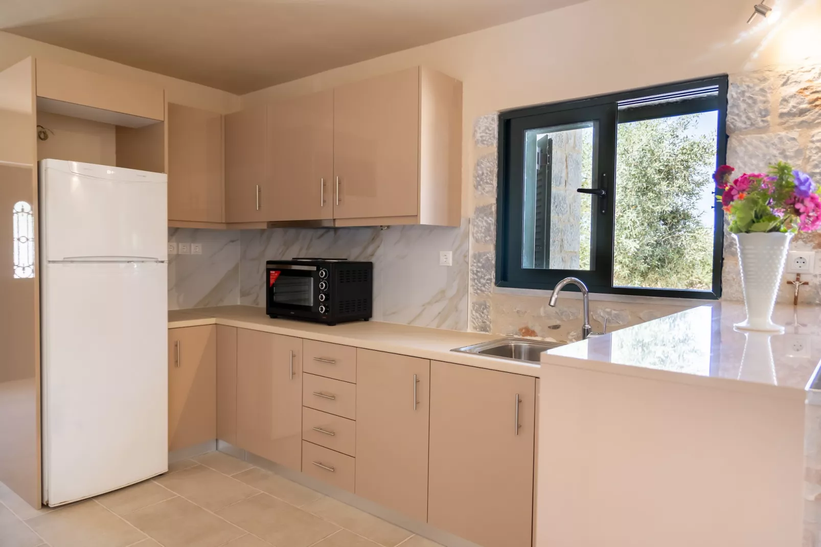 Mani Tsopakas Residences - Trisakia Apartment-Kitchen