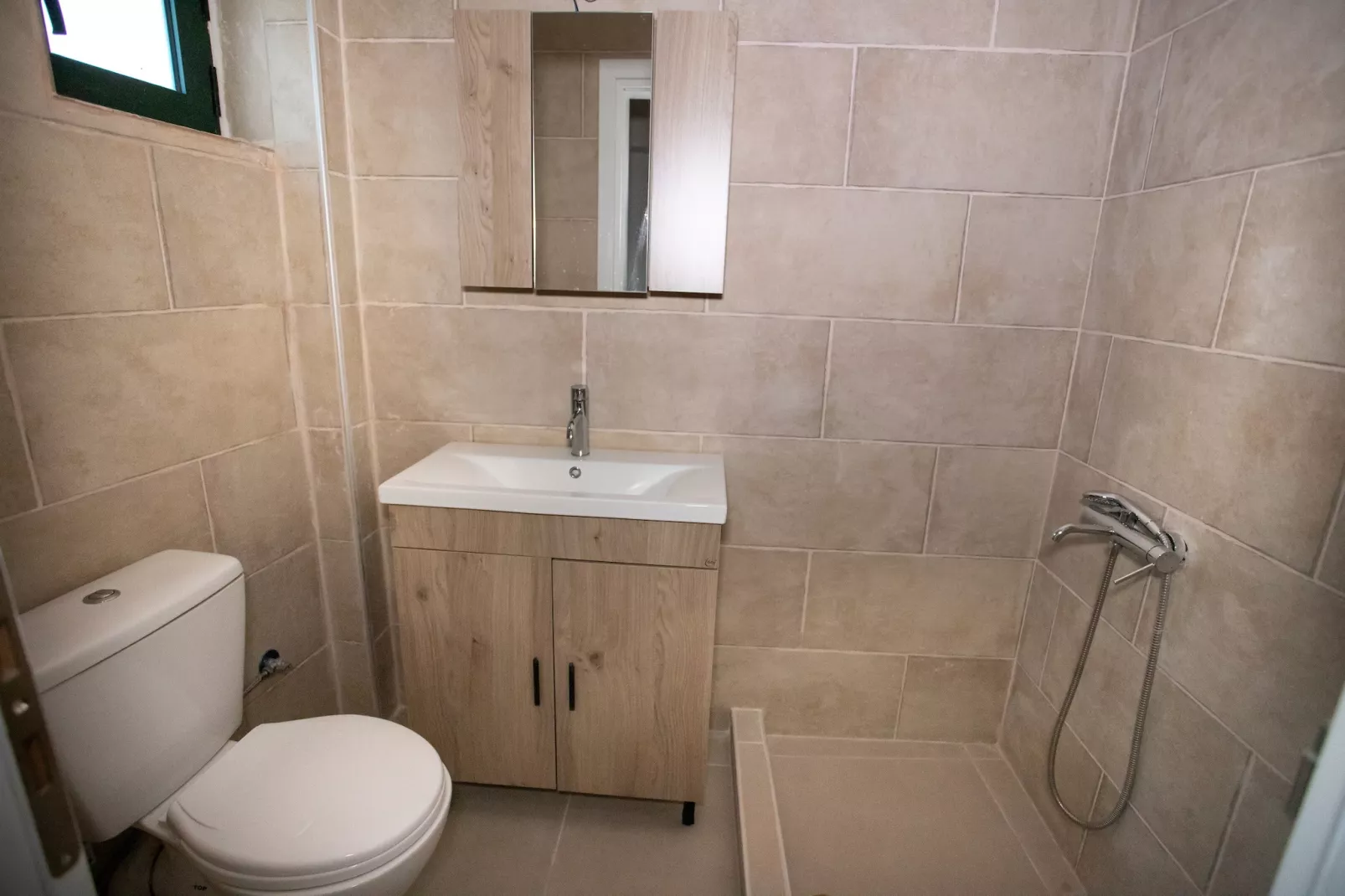 Mani Tsopakas Residences - Trisakia Apartment-Bathroom