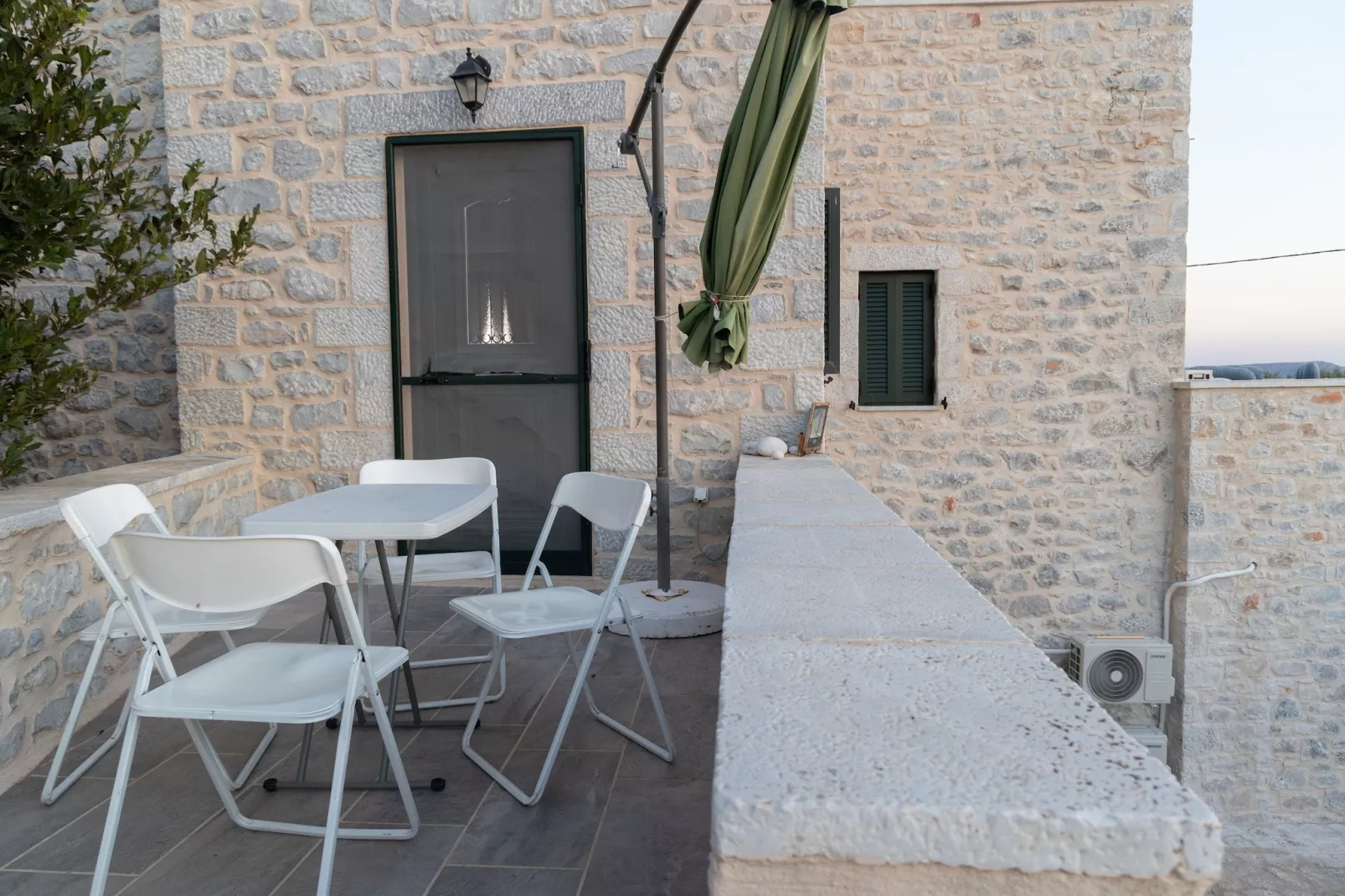 Mani Tsopakas Residences - Trisakia Apartment-Terrace balcony