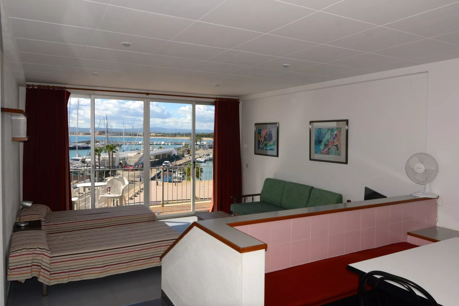 NAUTIC BX-2-Living room