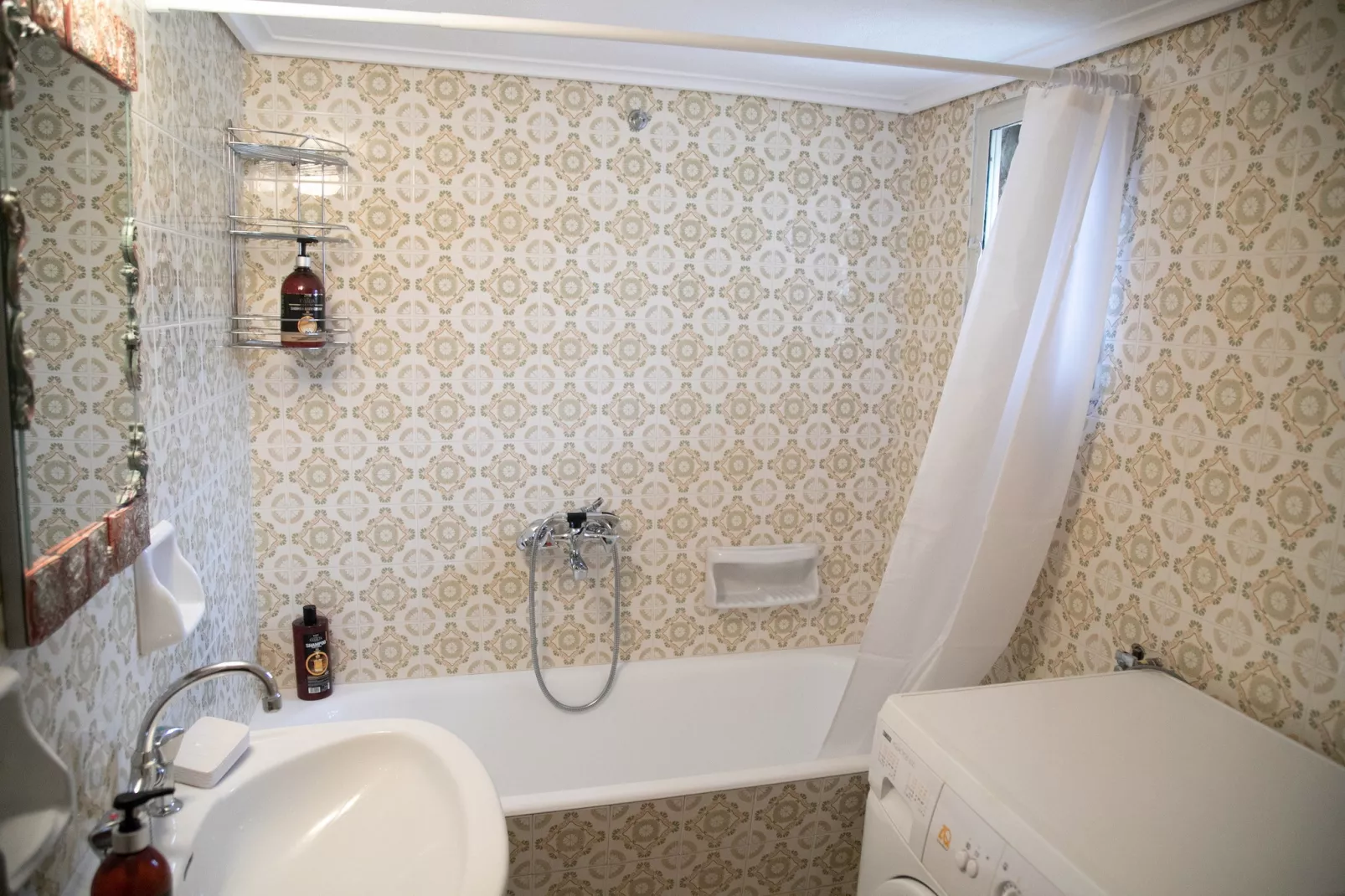 Gerolimin Blue-Bathroom