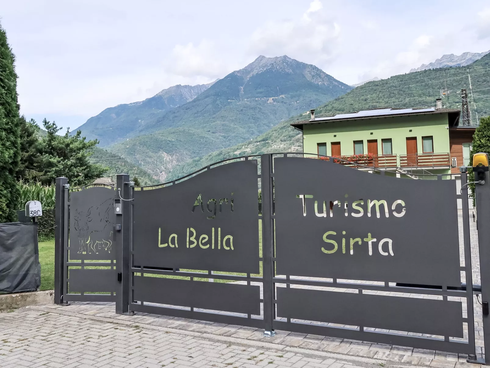 La Bella Sirta-Outside