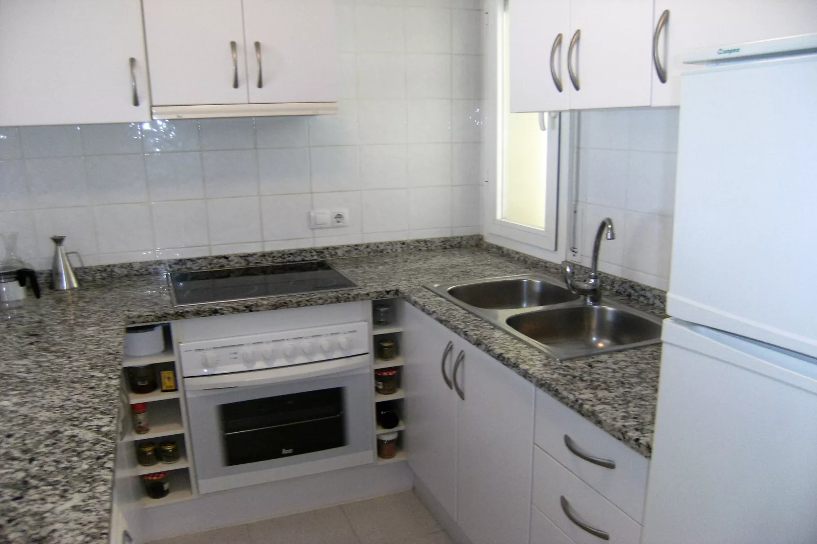 VICTORIA PARK 2-1-Kitchen