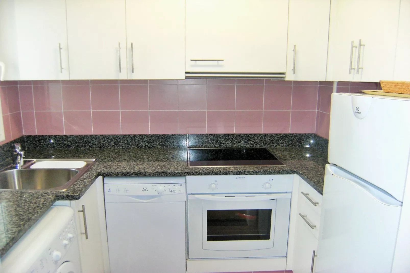 APARTAMENT ARTS 3-Kitchen
