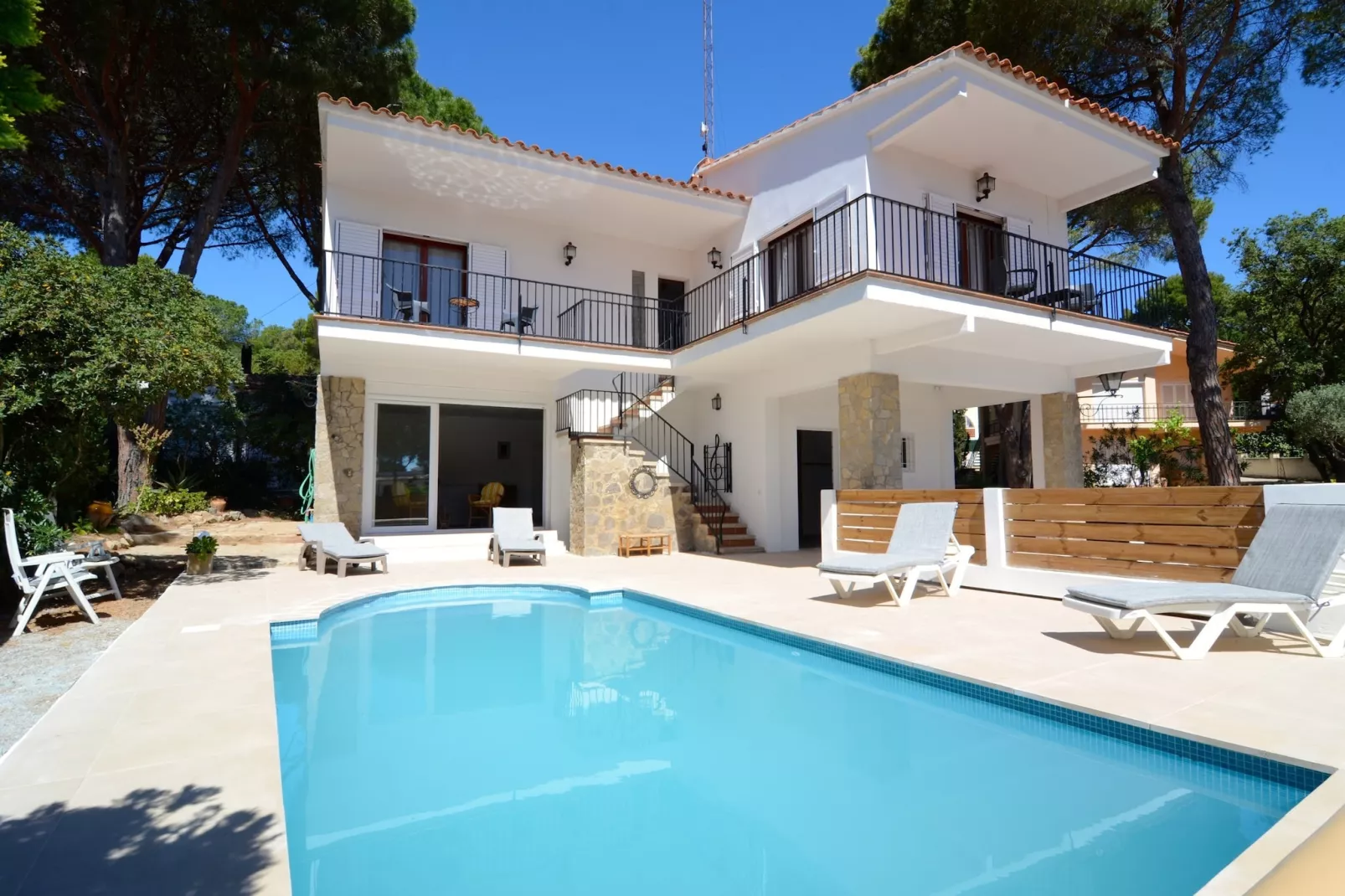 VILLA MONTGO-Schwimmbad