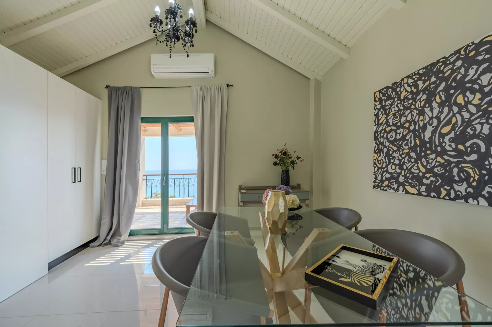 Gallery Apartment-Dining room