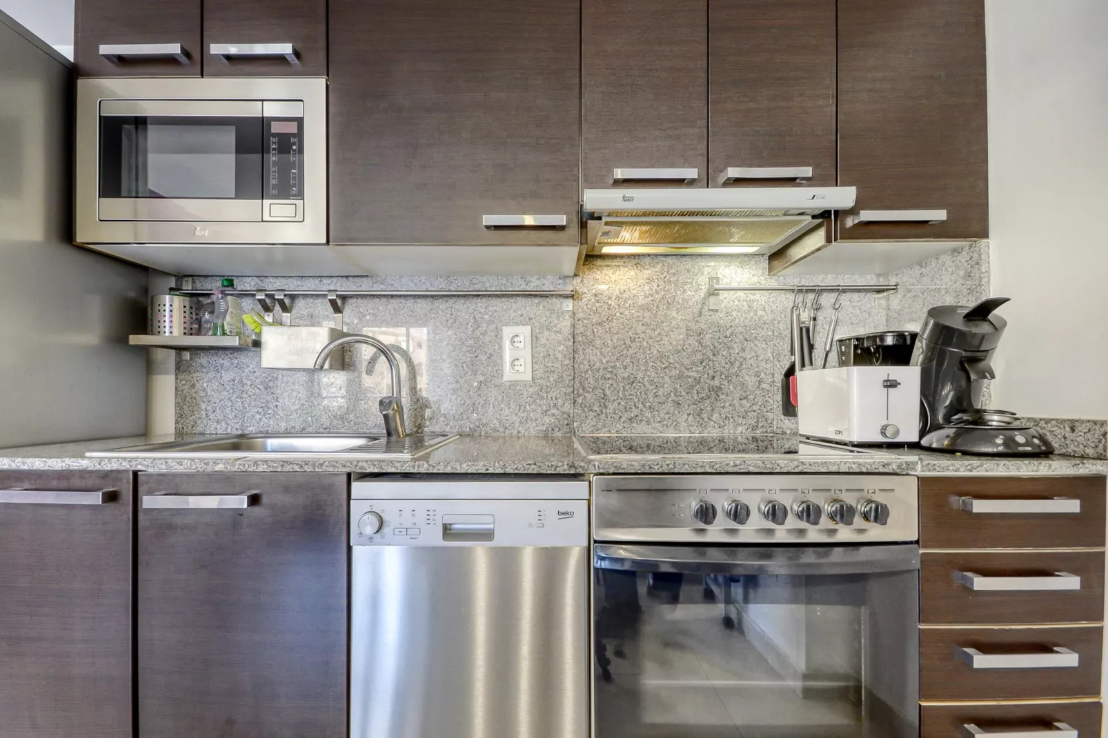 MARINES MESTRAL 3 5 Roses-Kitchen