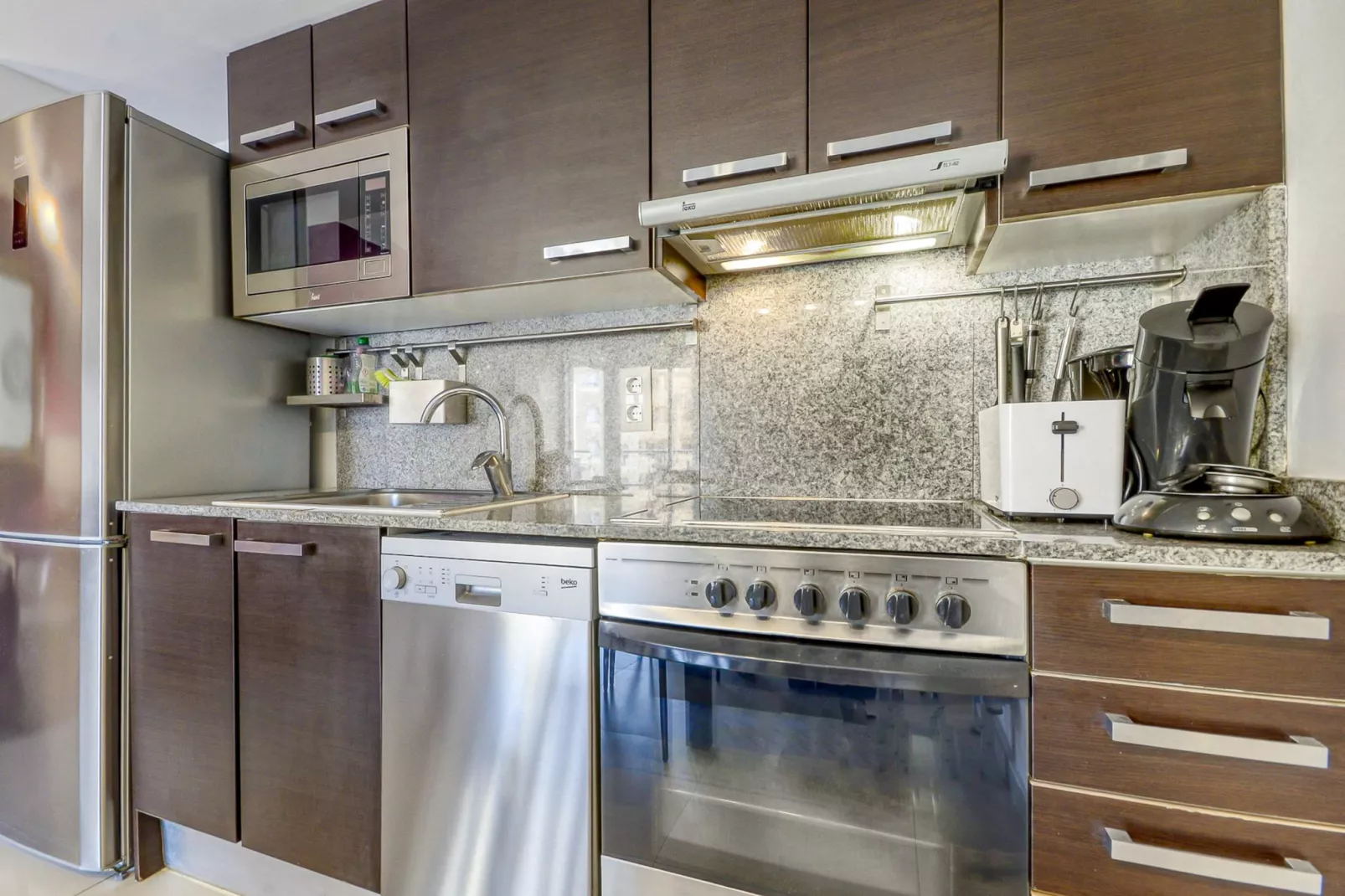 MARINES MESTRAL 3 5 Roses-Kitchen