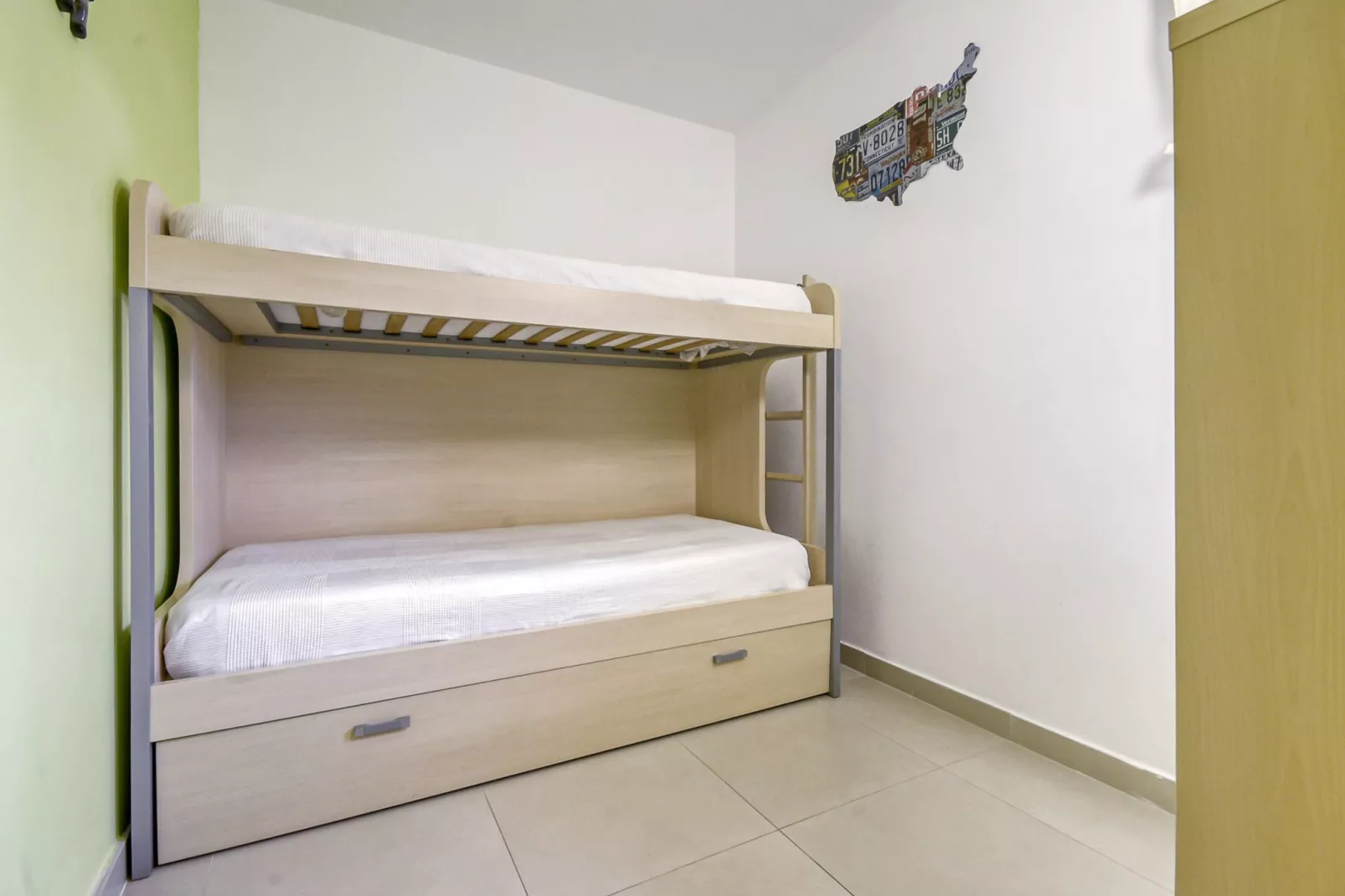 MARINES MESTRAL 3 5 Roses-Bedroom