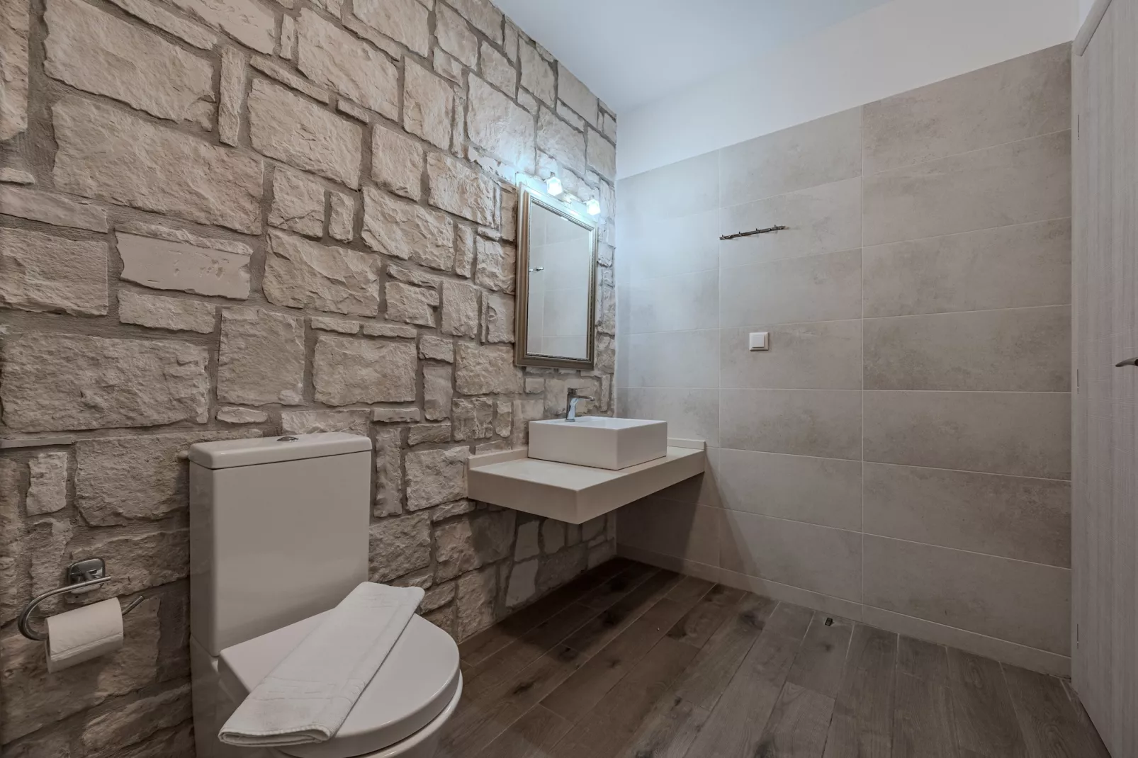 Petrina 3-Bathroom