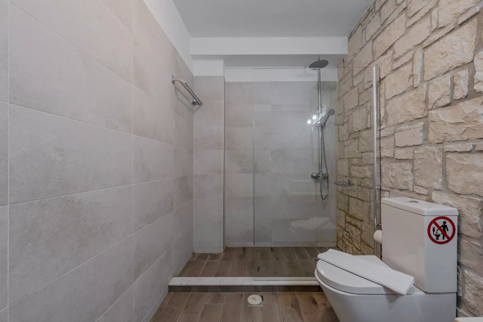 Petrina 3-Bathroom