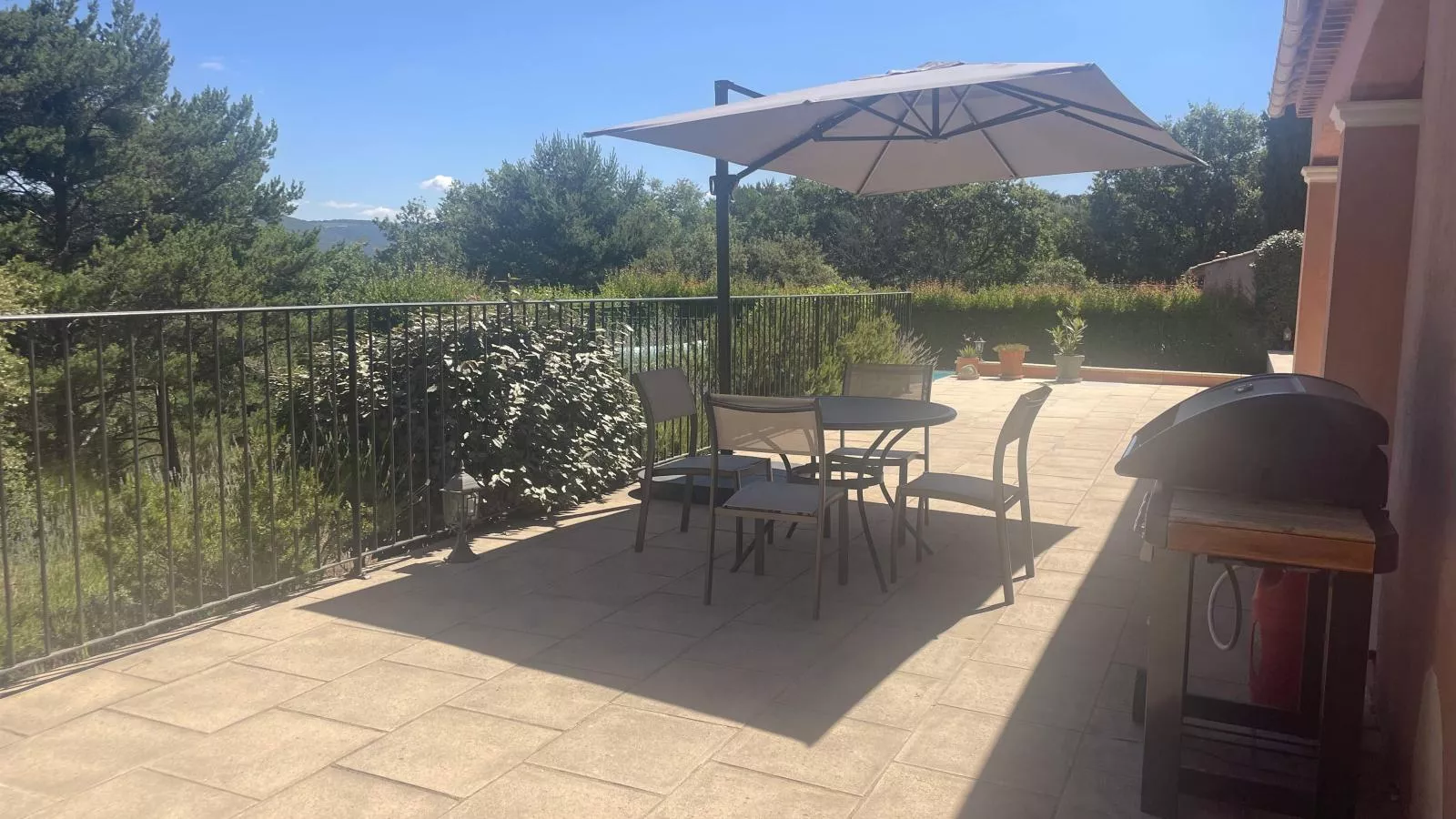 La Bergeronnette-Terrace balcony