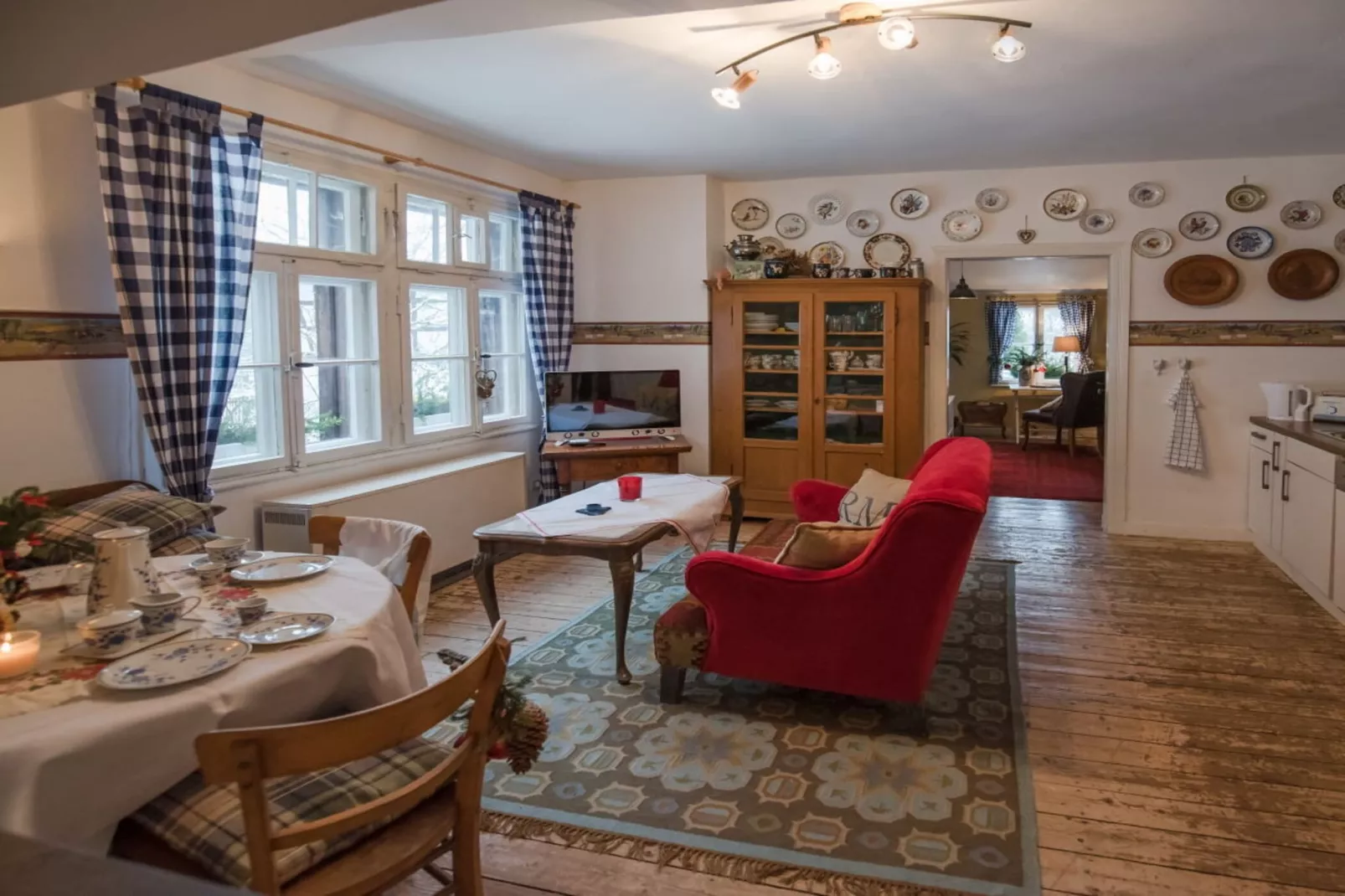 25130-Living room