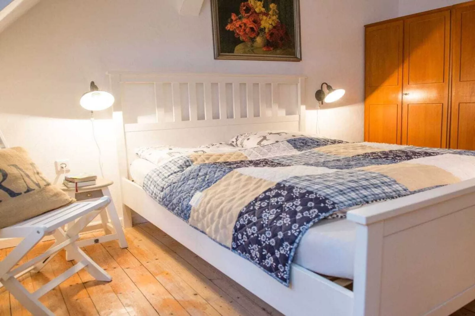 25130-Bedroom